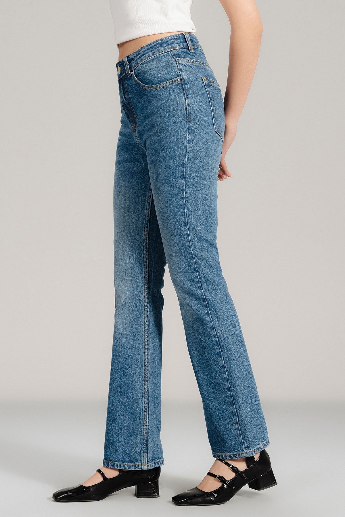 BOOT CUT