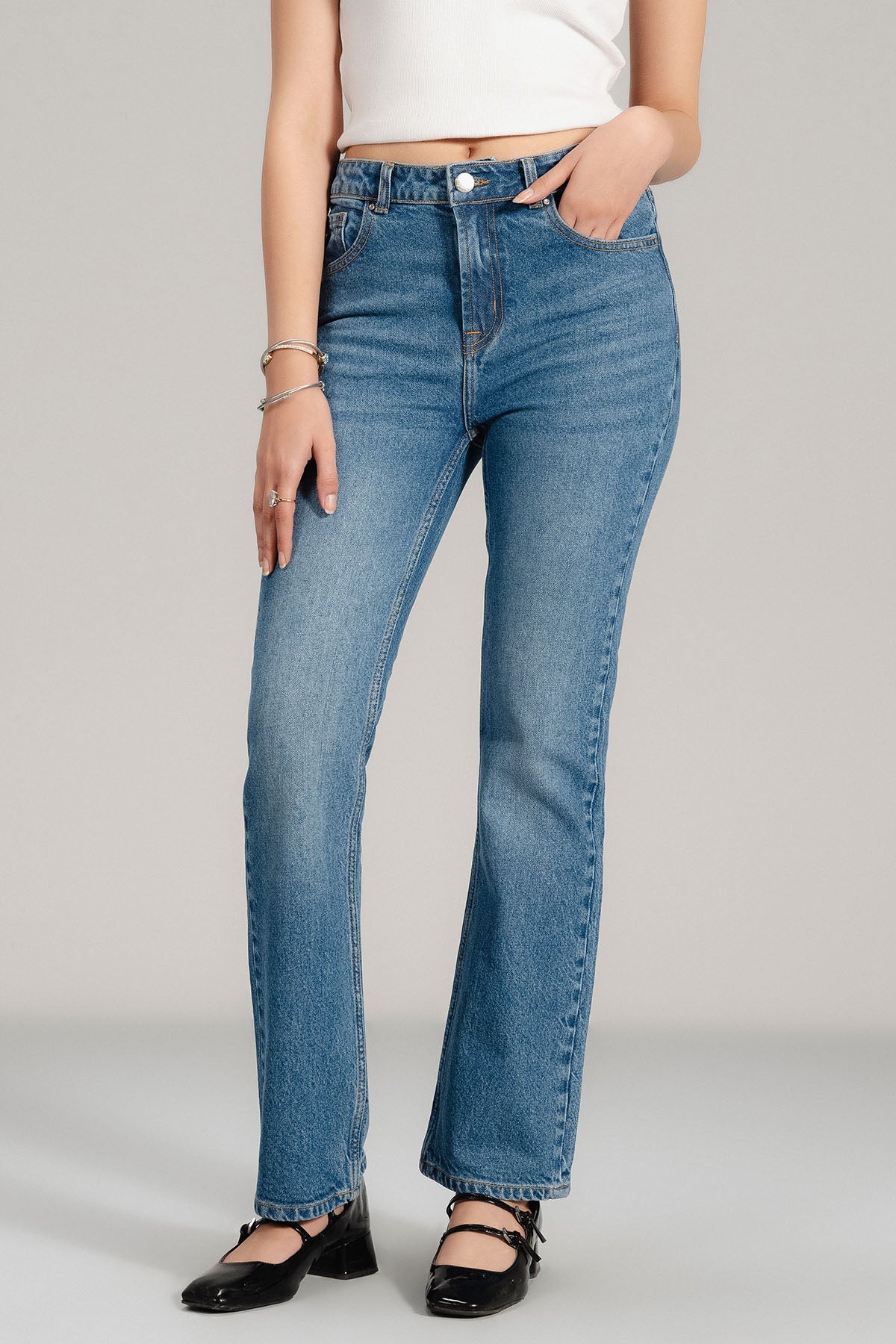 BOOT CUT