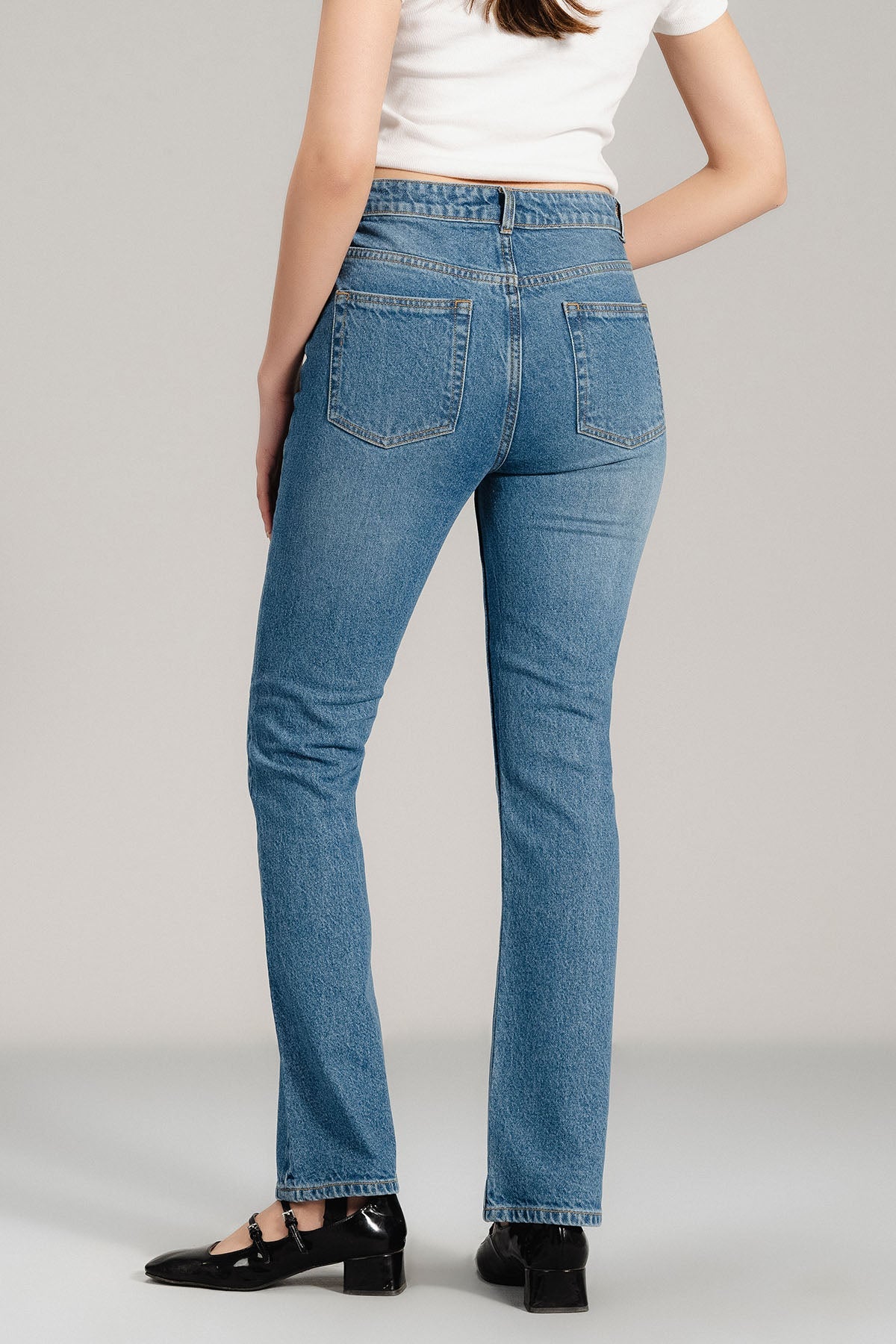 BOOT CUT