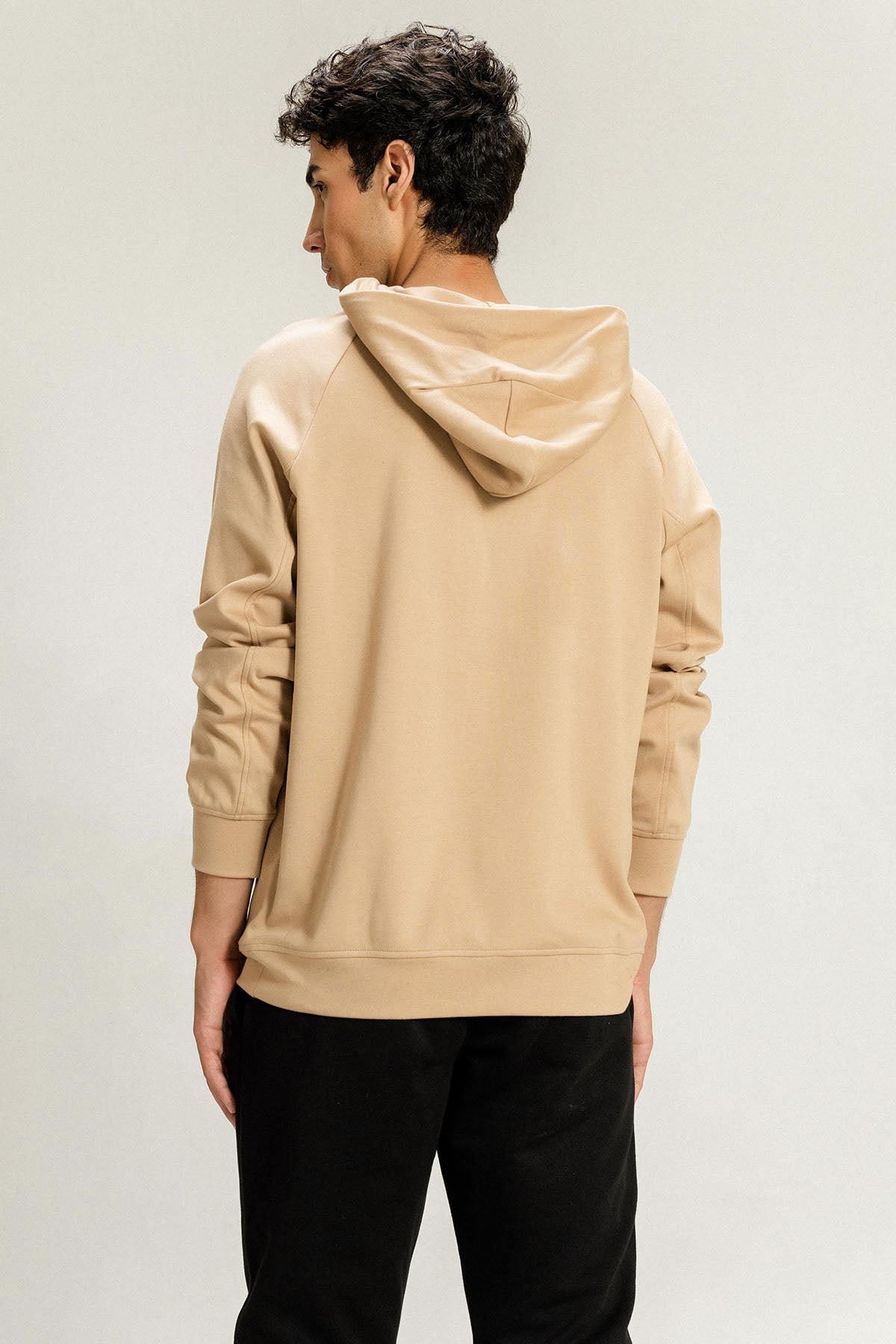 CLASSIC PULLOVER HOODIE