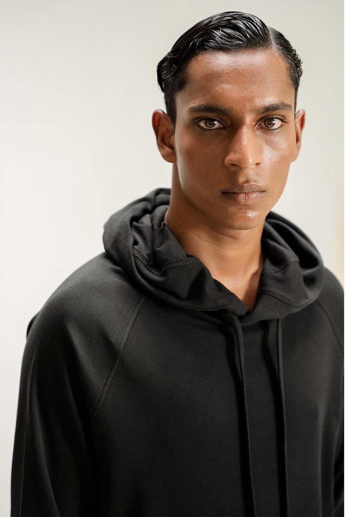 ULTRA LIGHT PULL OVER HOODIE