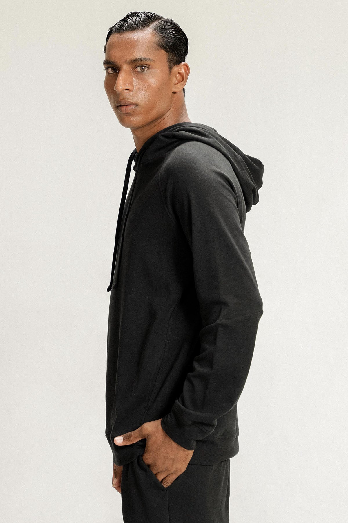 ULTRA LIGHT PULL OVER HOODIE