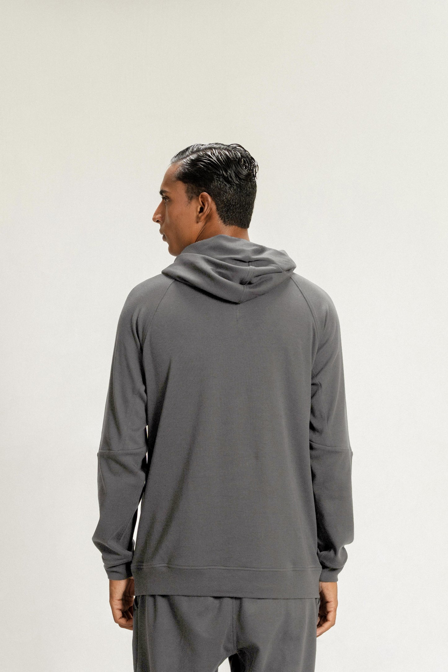 ULTRA LIGHT PULL OVER HOODIE