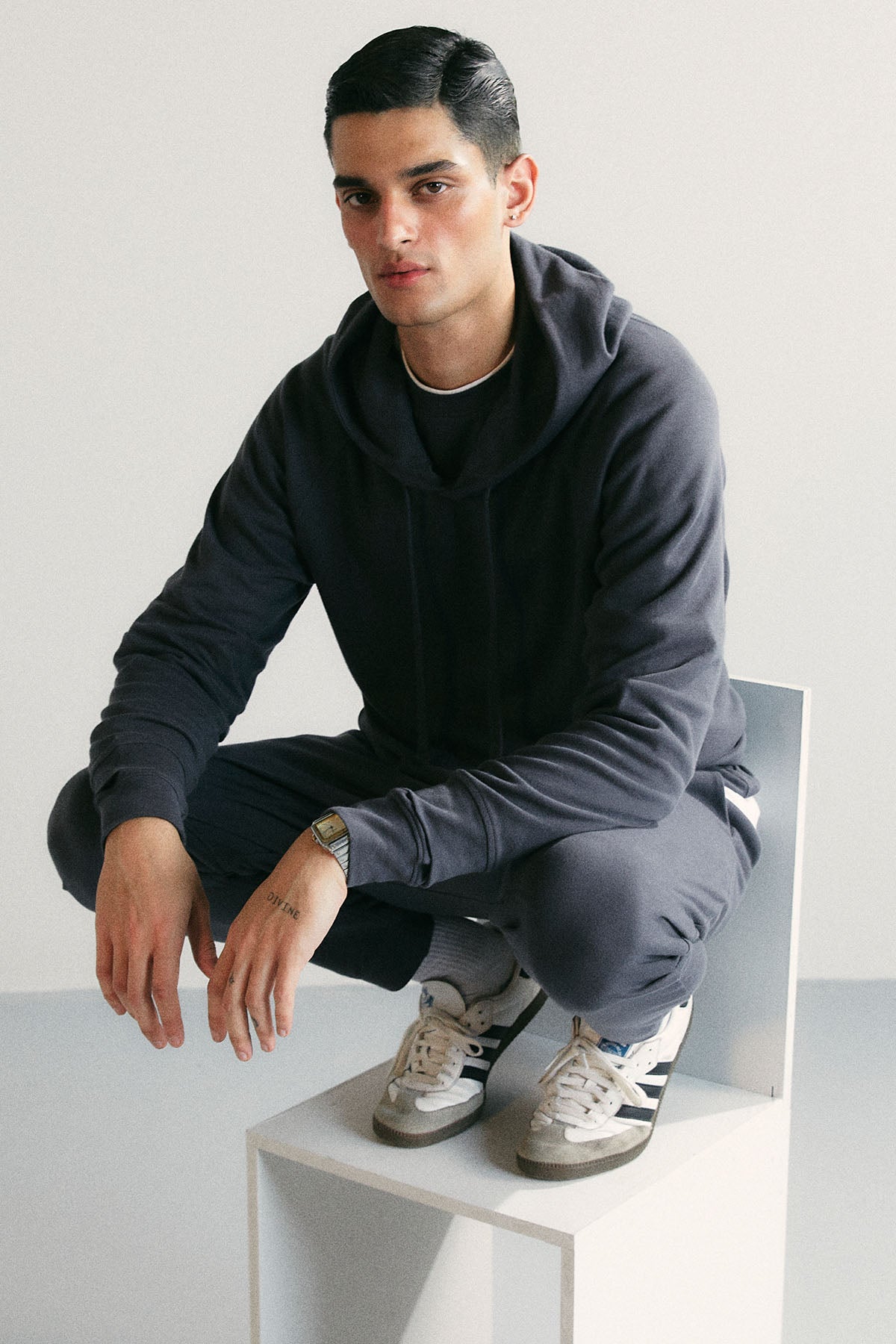 ULTRA LIGHT PULL OVER HOODIE