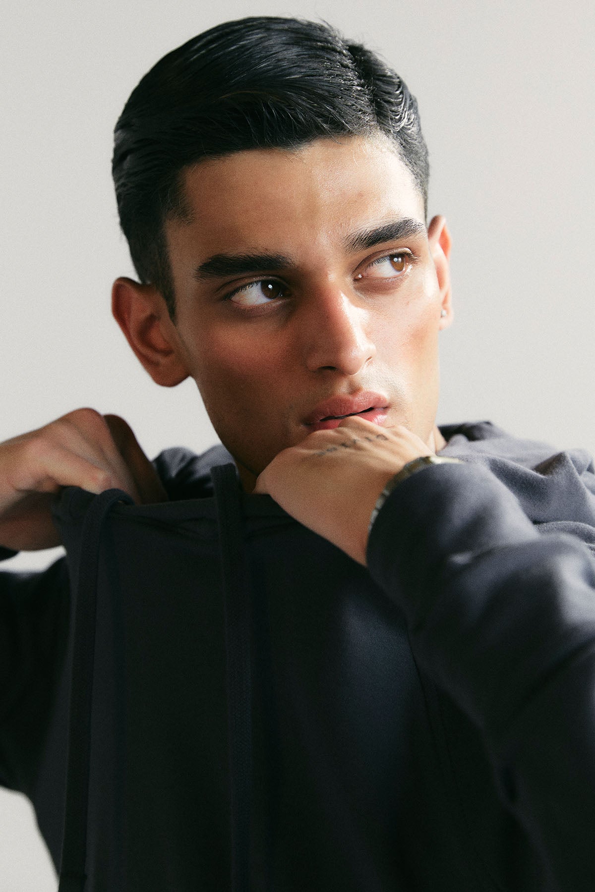 ULTRA LIGHT PULL OVER HOODIE