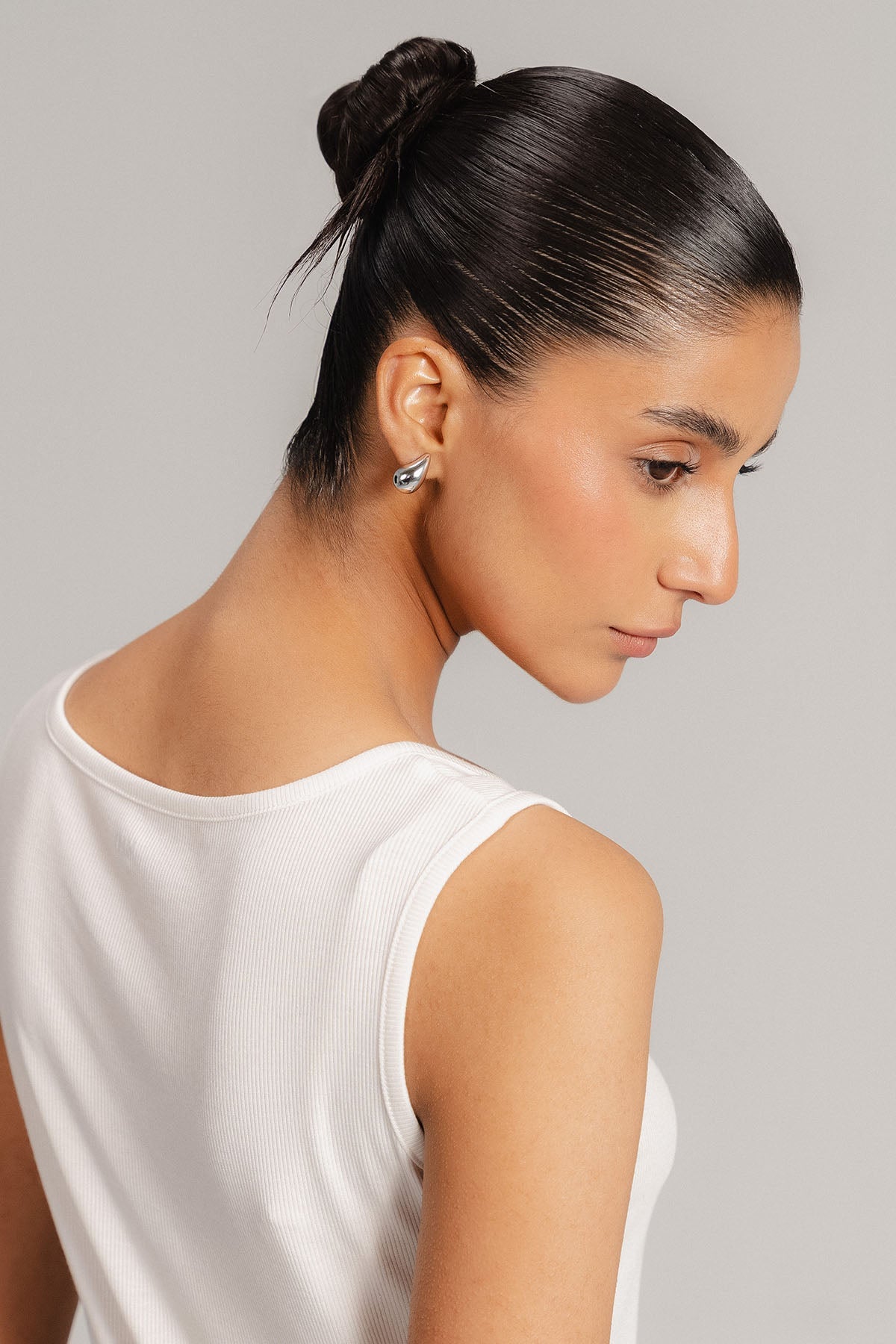 RIBBED ROUND NECK TANK TOP