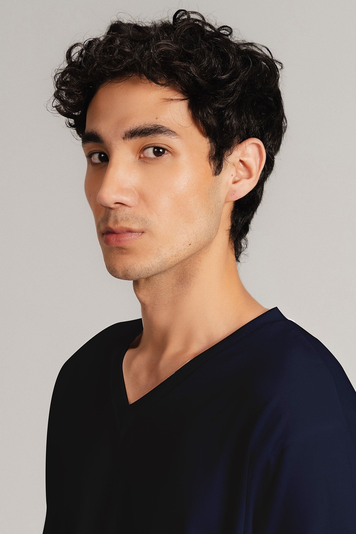 T-SHIRT V-NECK SUPIMA COTTON