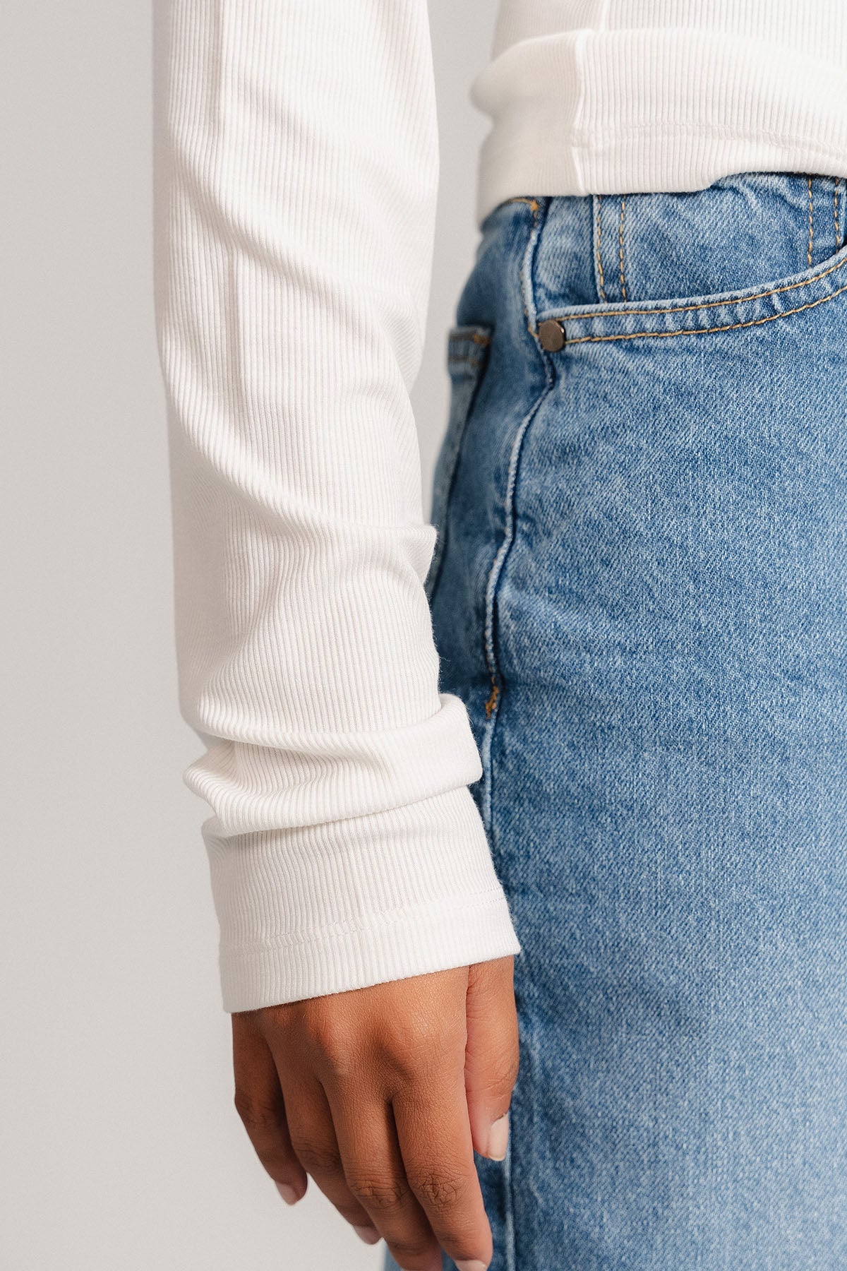 LONG SLEEVE RIBBED T-SHIRT