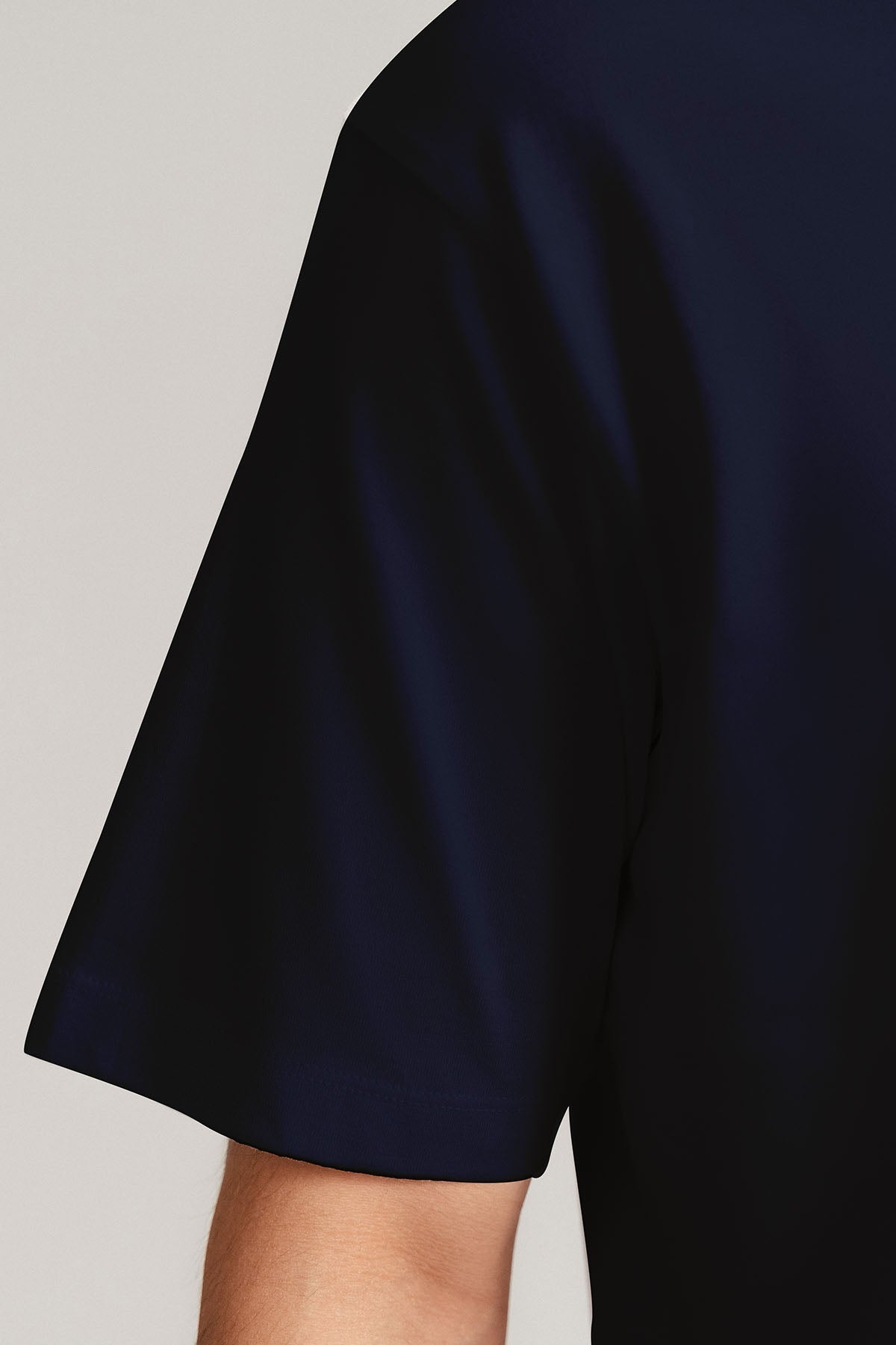 T-SHIRT V-NECK SUPIMA COTTON