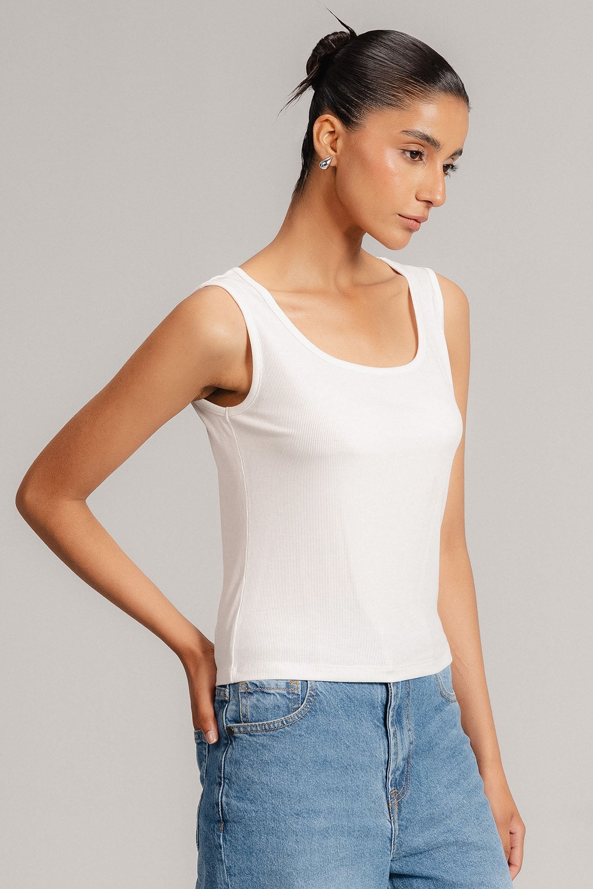 RIBBED ROUND NECK TANK TOP
