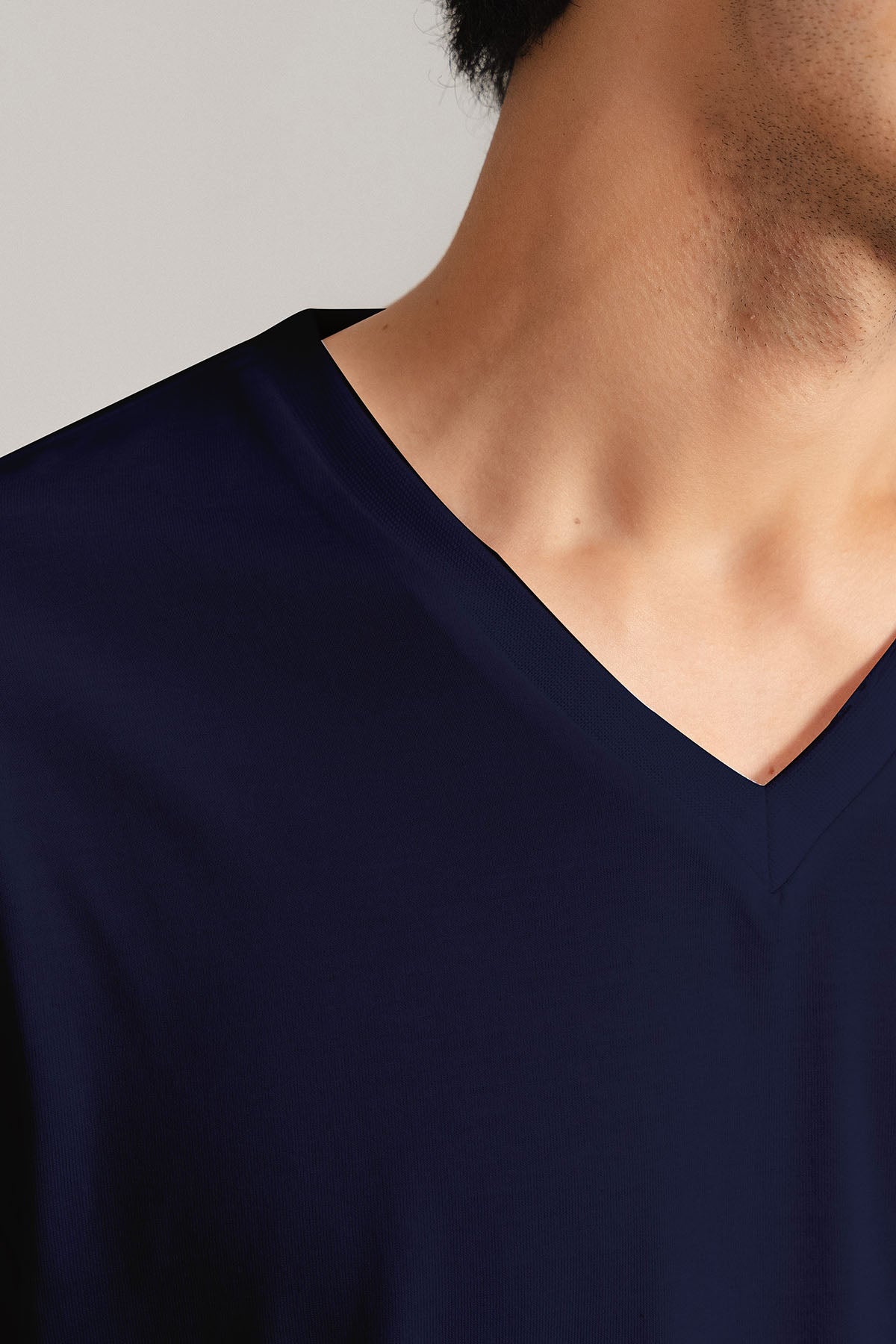T-SHIRT V-NECK SUPIMA COTTON