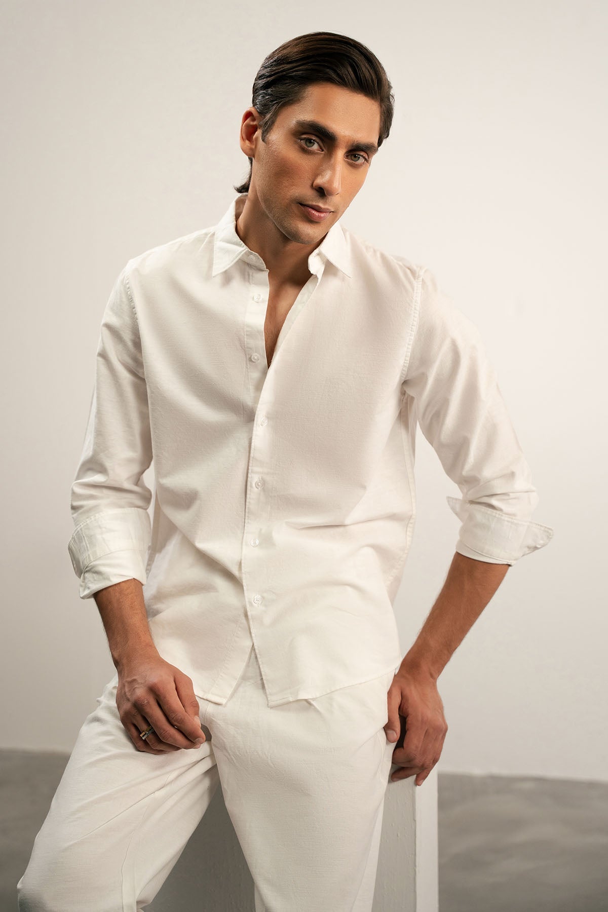 CLASSIC LINEN SHIRT