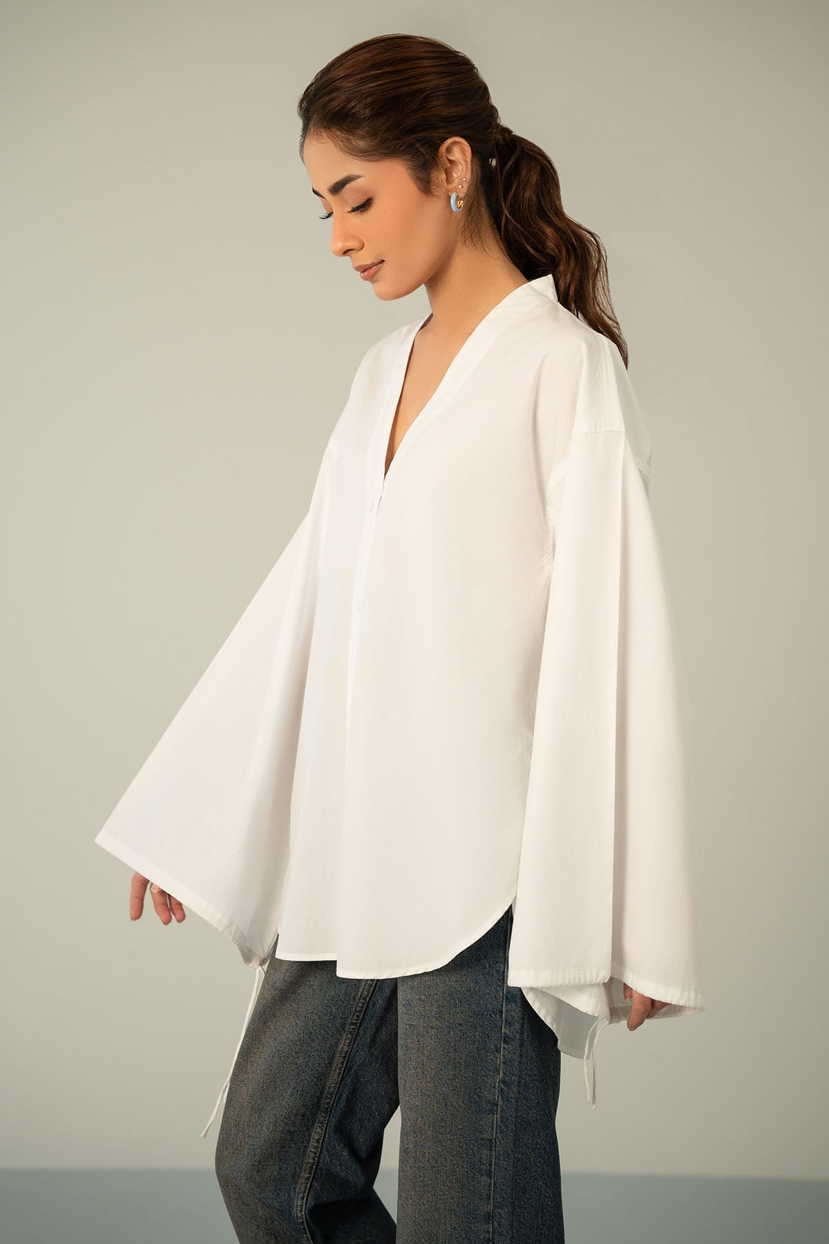 V-NECK POPLIN SHIRT