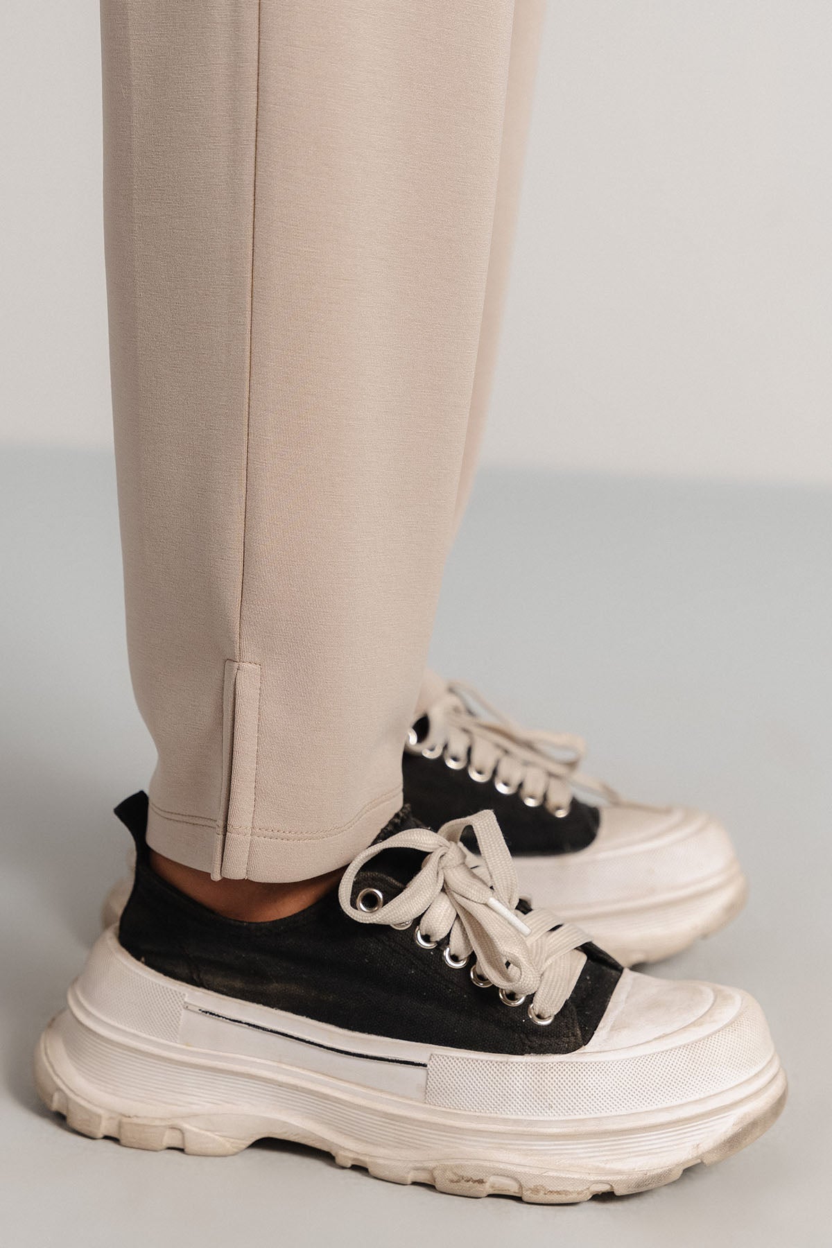 STRAIGHT TROUSERS CLOUDLUX LIGHT