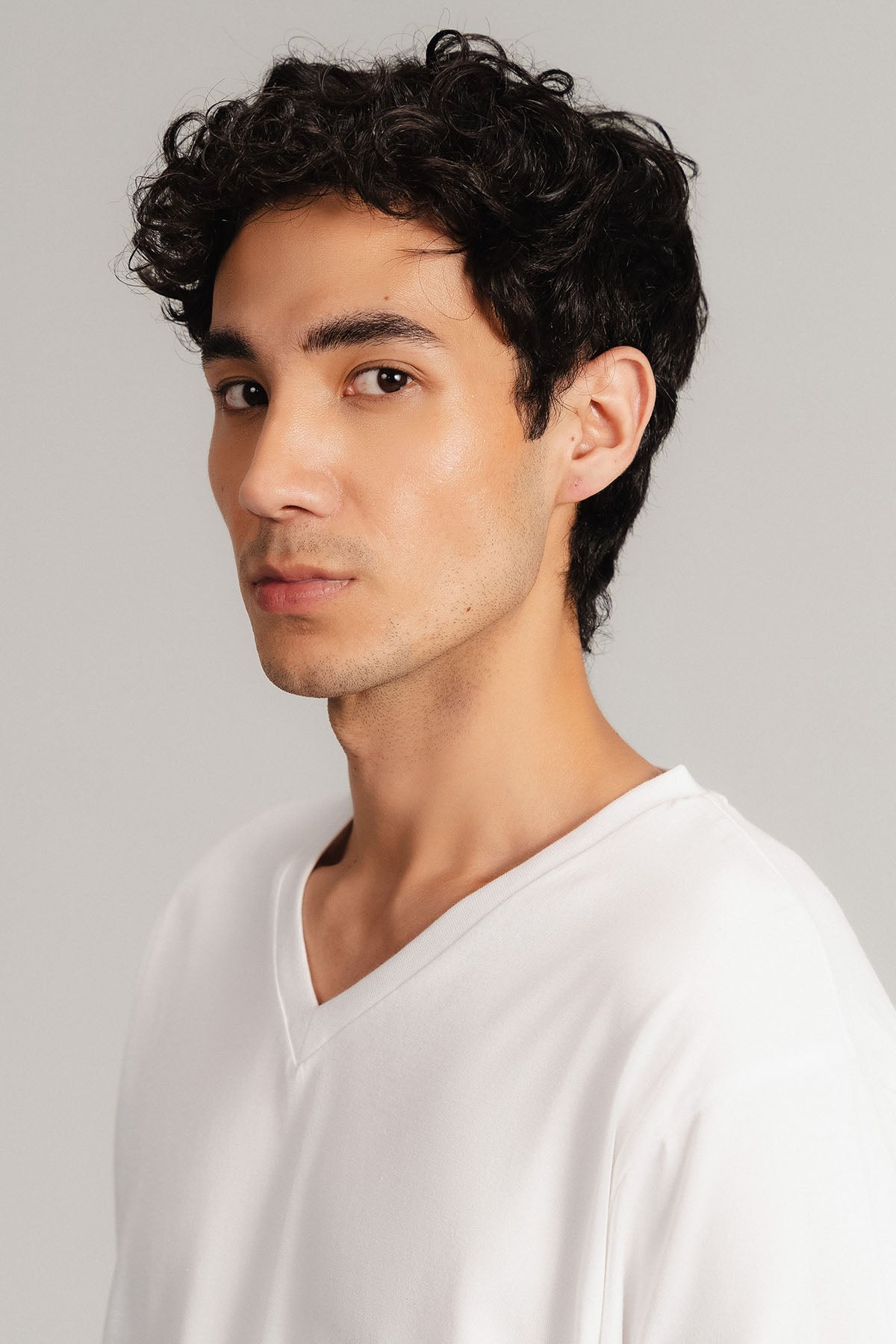 T-SHIRT V-NECK SUPIMA COTTON