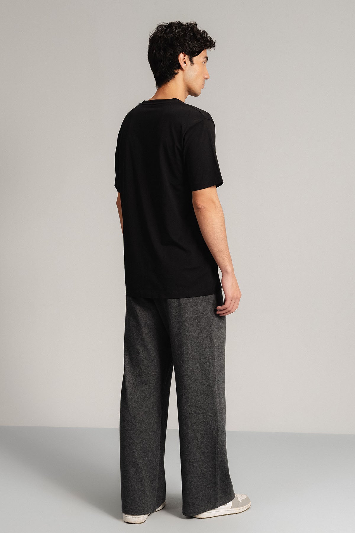 T-SHIRT V-NECK SUPIMA COTTON