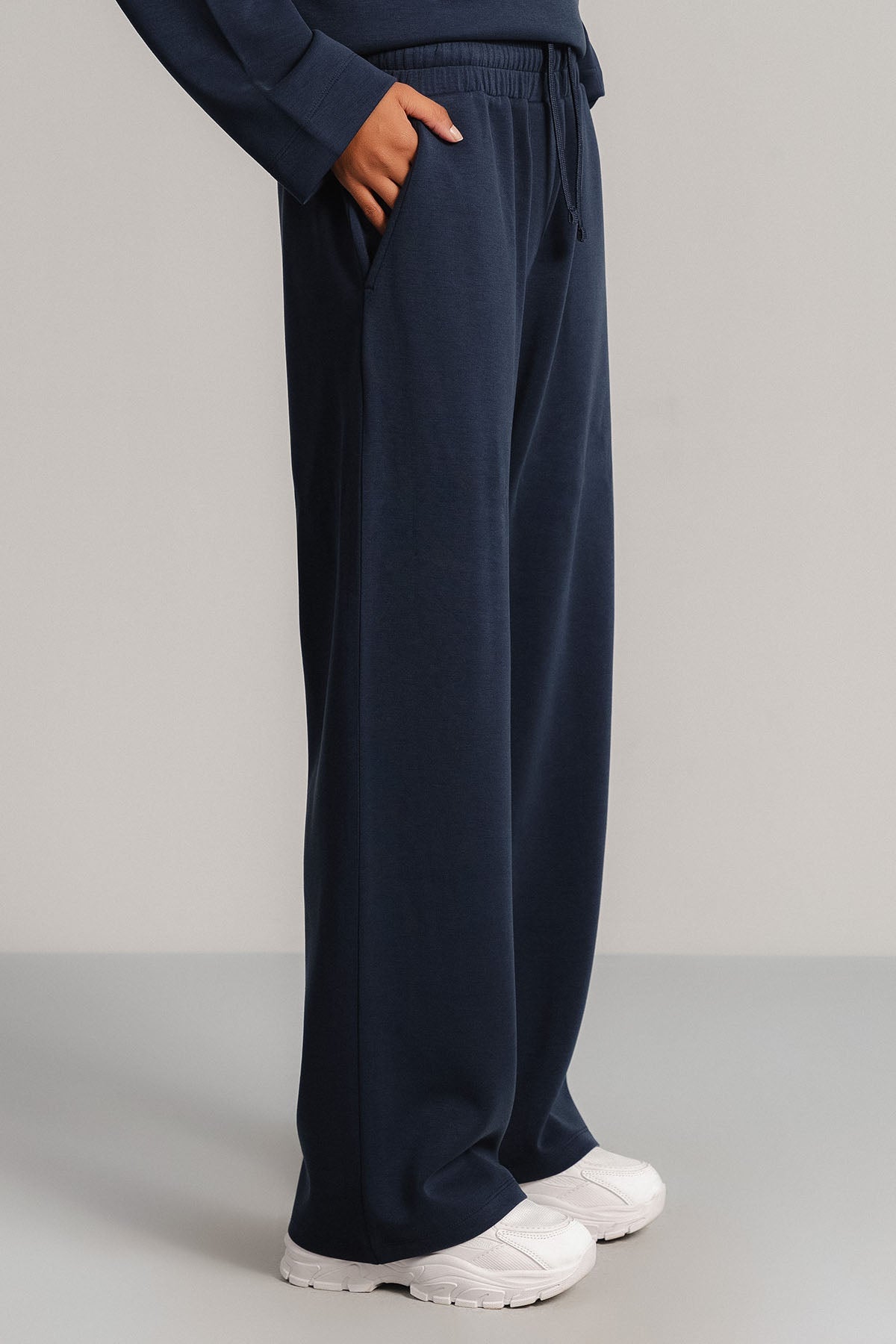 STRAIGHT PANTS CLOUDLUX LIGHT
