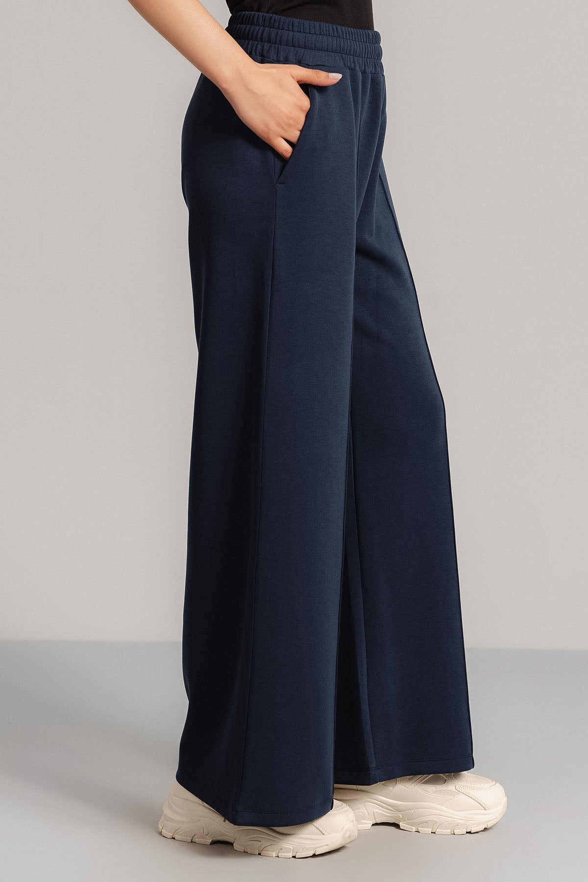 PLEATED WIDE TROUSER CLOUDLUX LIGHT