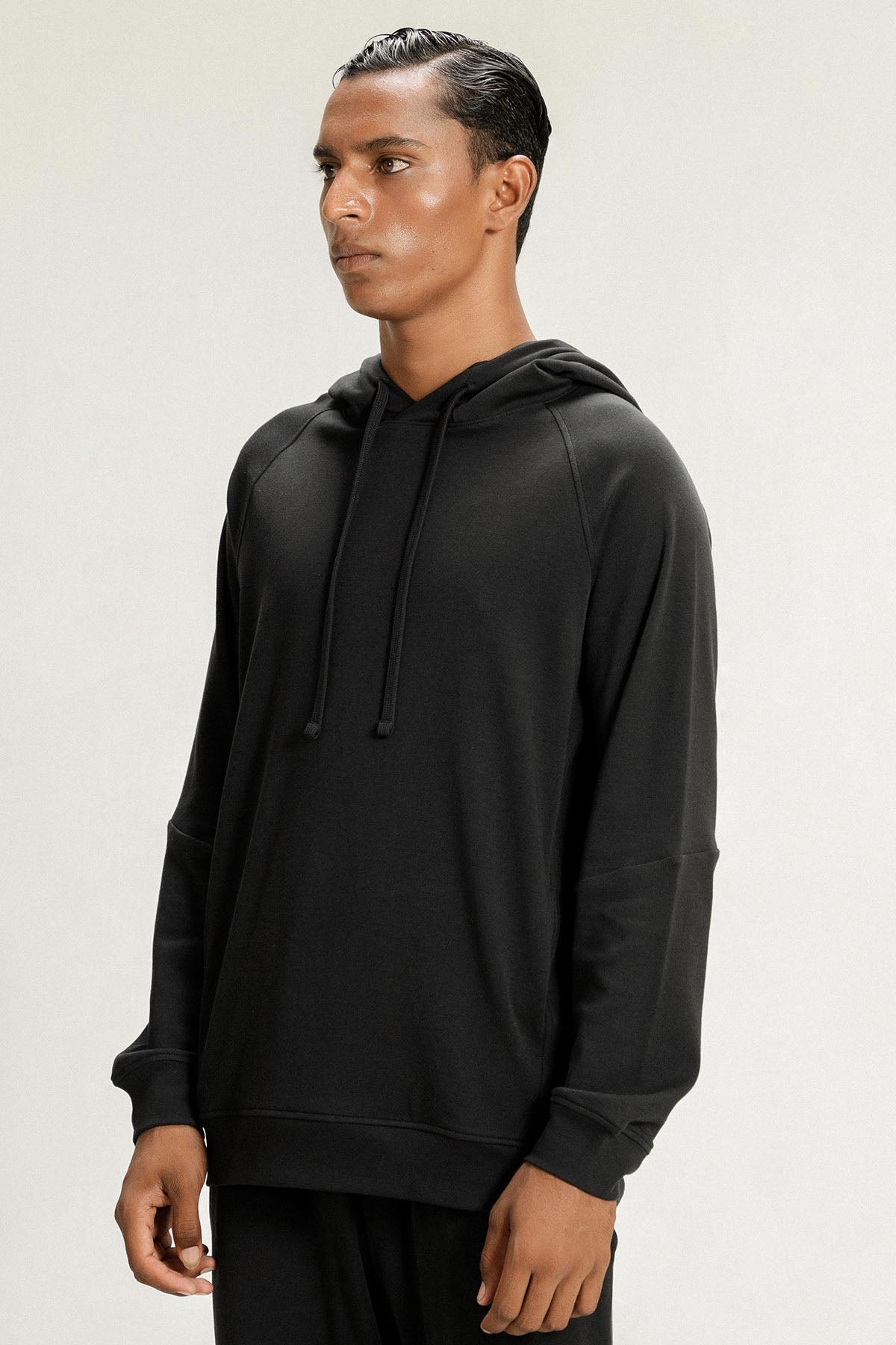 ULTRA LIGHT PULL OVER HOODIE