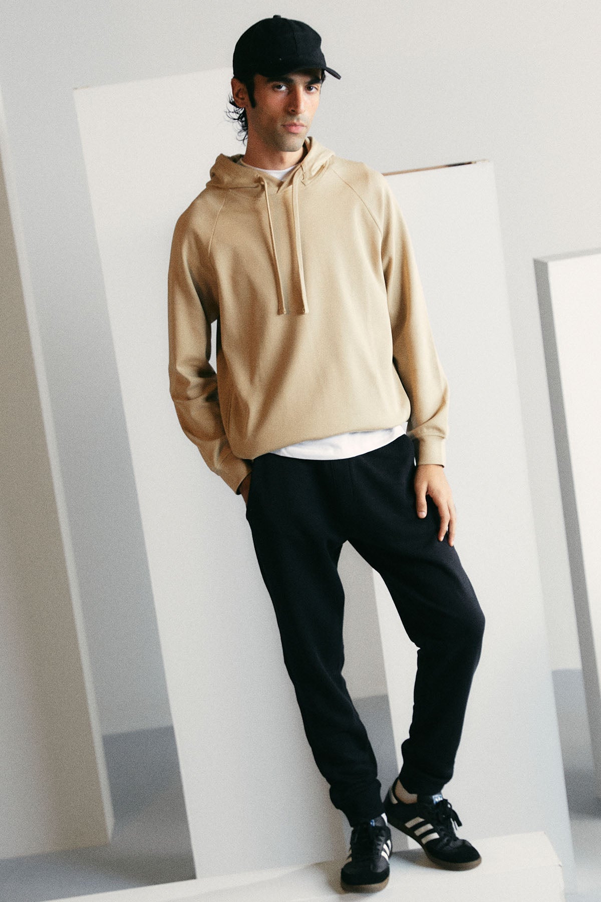CLASSIC PULLOVER HOODIE