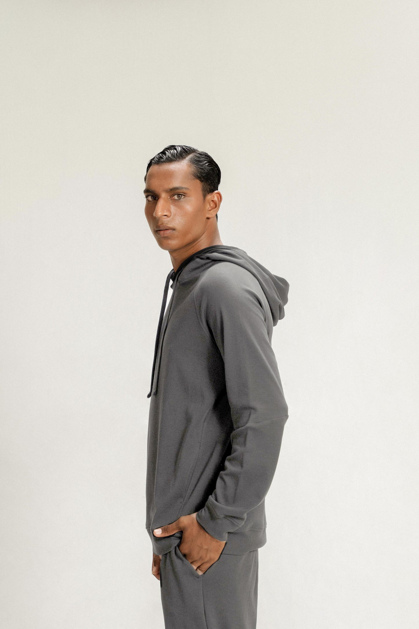 ULTRA LIGHT PULL OVER HOODIE