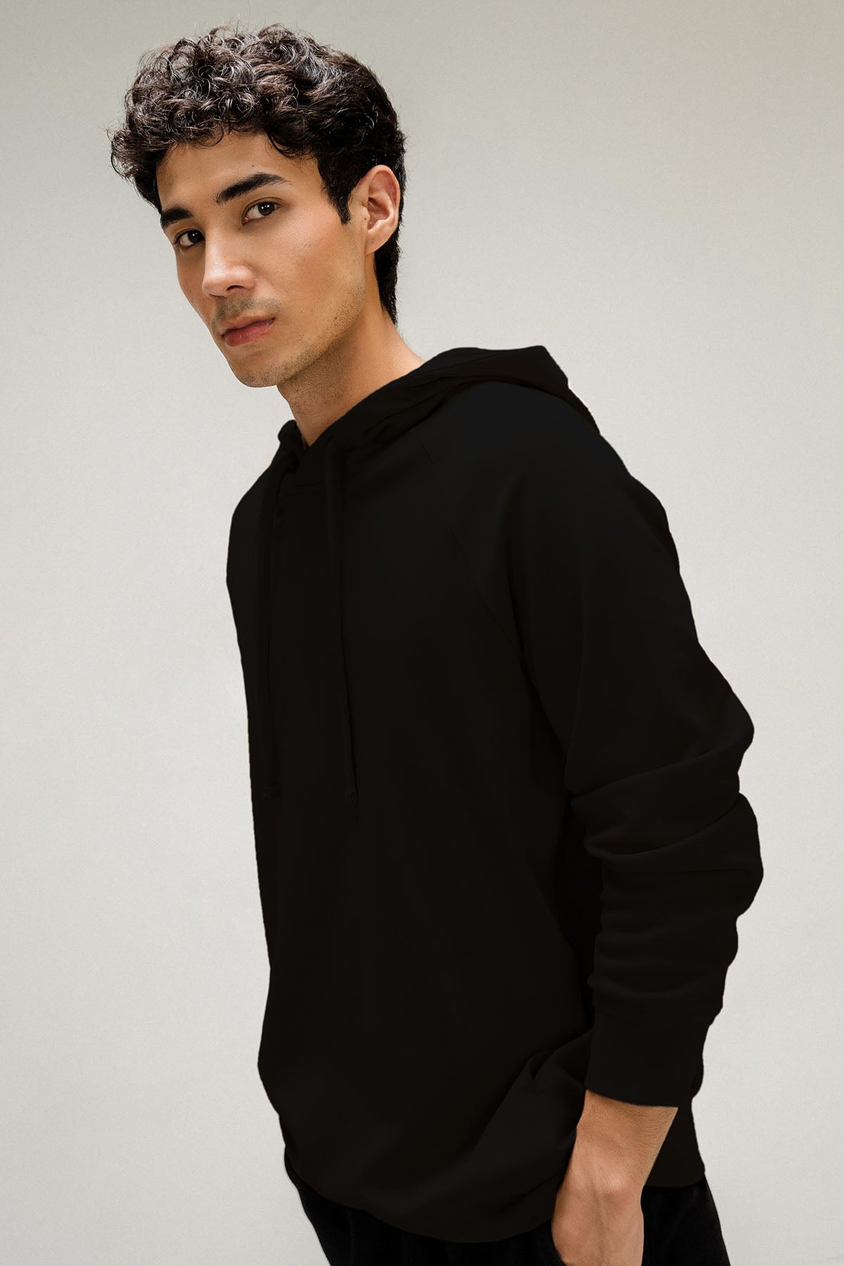 CLASSIC PULLOVER HOODIE