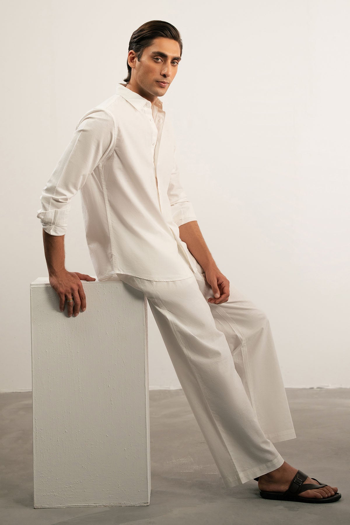 CLASSIC LINEN SHIRT