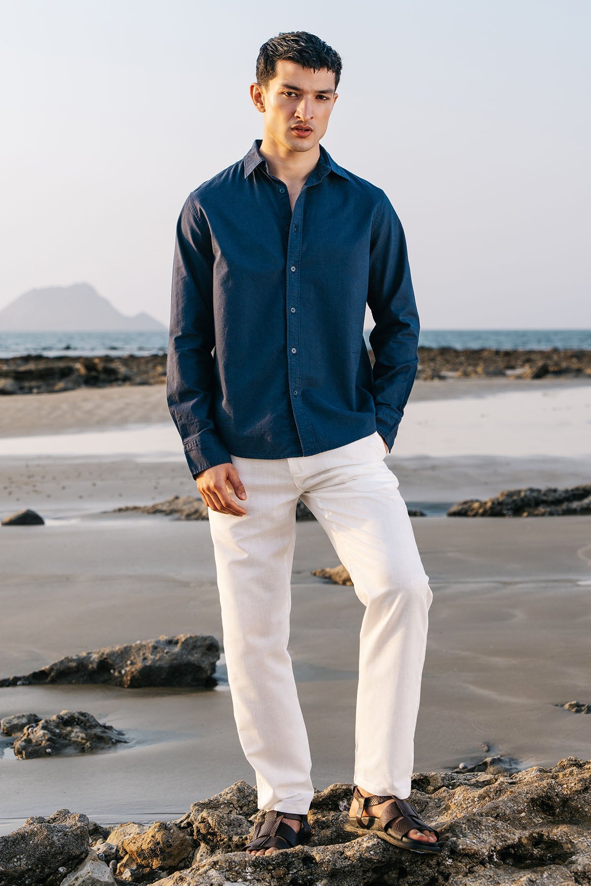 CLASSIC LINEN SHIRT